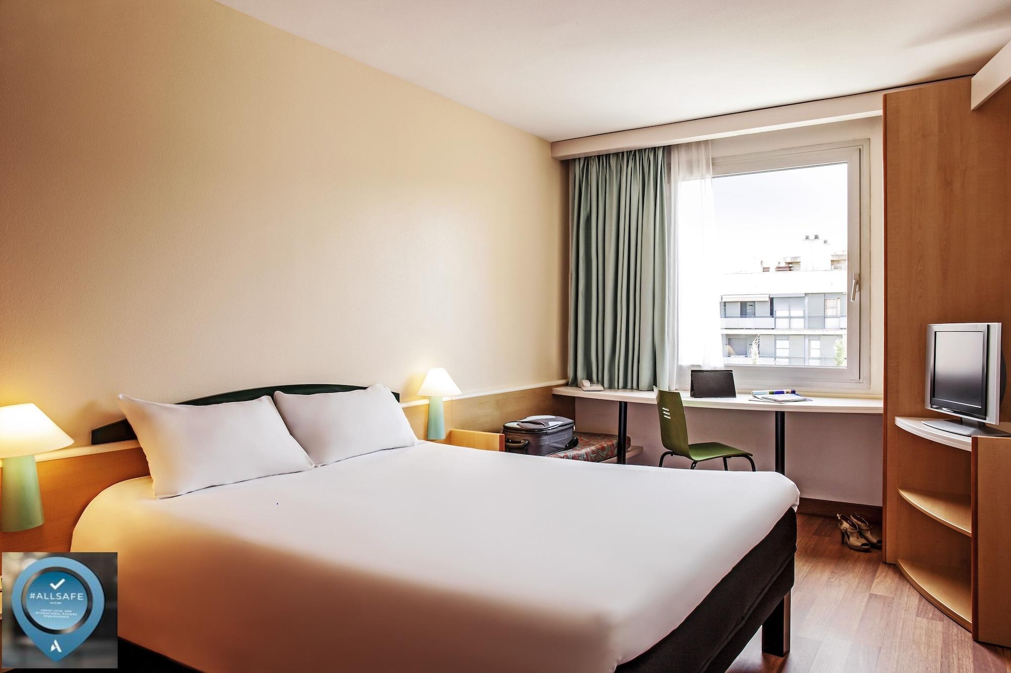 Hotel Ibis Barcelona Molins De Rei Exteriér fotografie