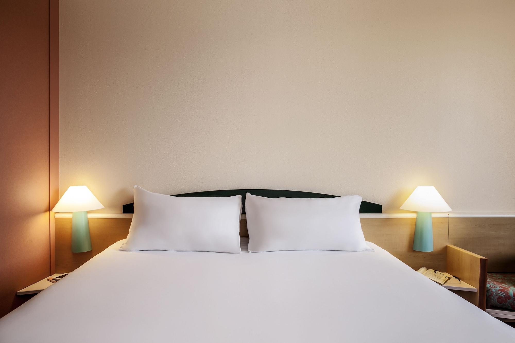 Hotel Ibis Barcelona Molins De Rei Exteriér fotografie