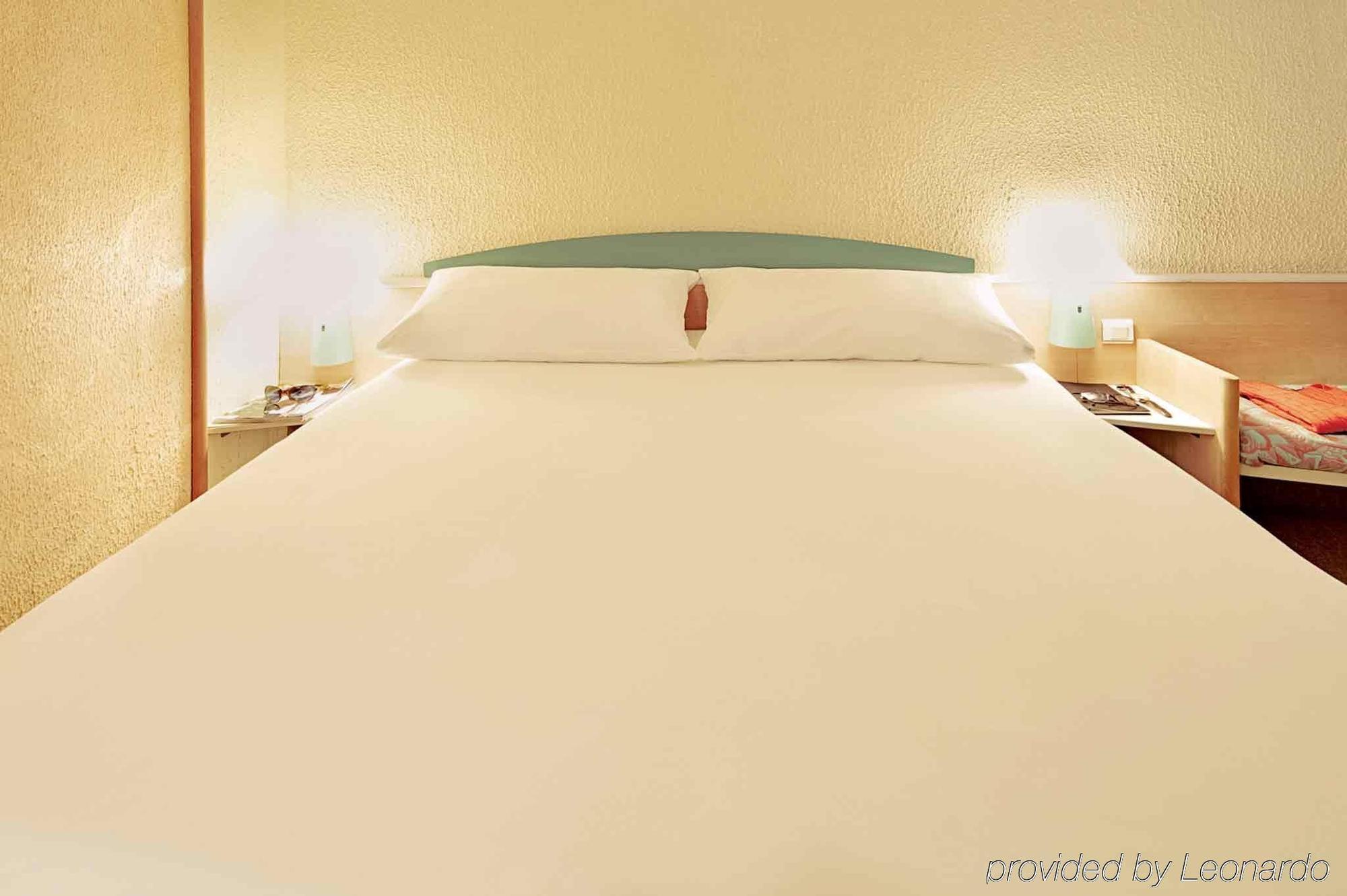 Hotel Ibis Barcelona Molins De Rei Exteriér fotografie
