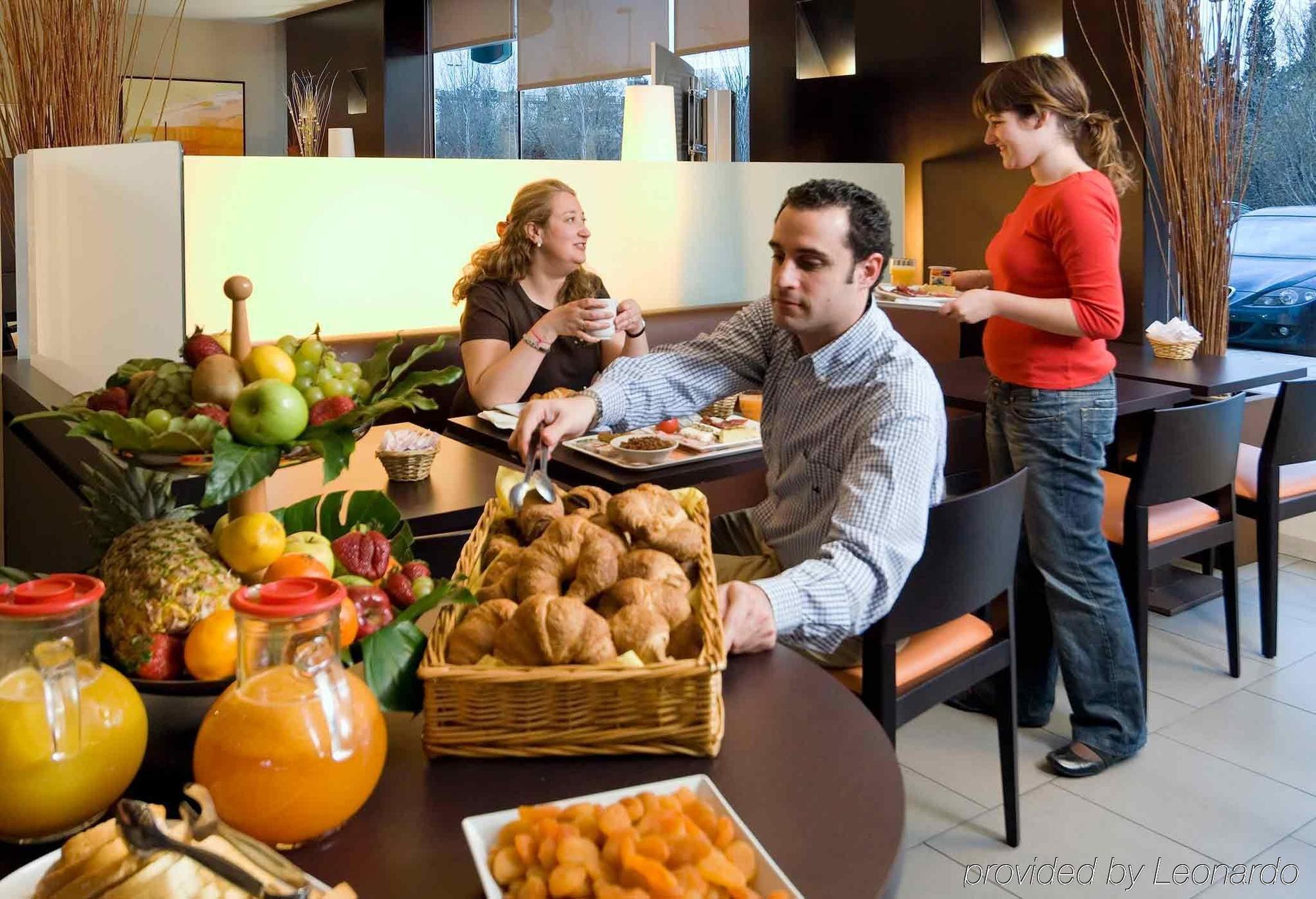 Hotel Ibis Barcelona Molins De Rei Exteriér fotografie