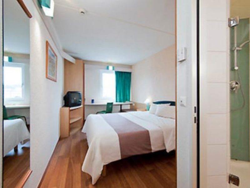 Hotel Ibis Barcelona Molins De Rei Exteriér fotografie