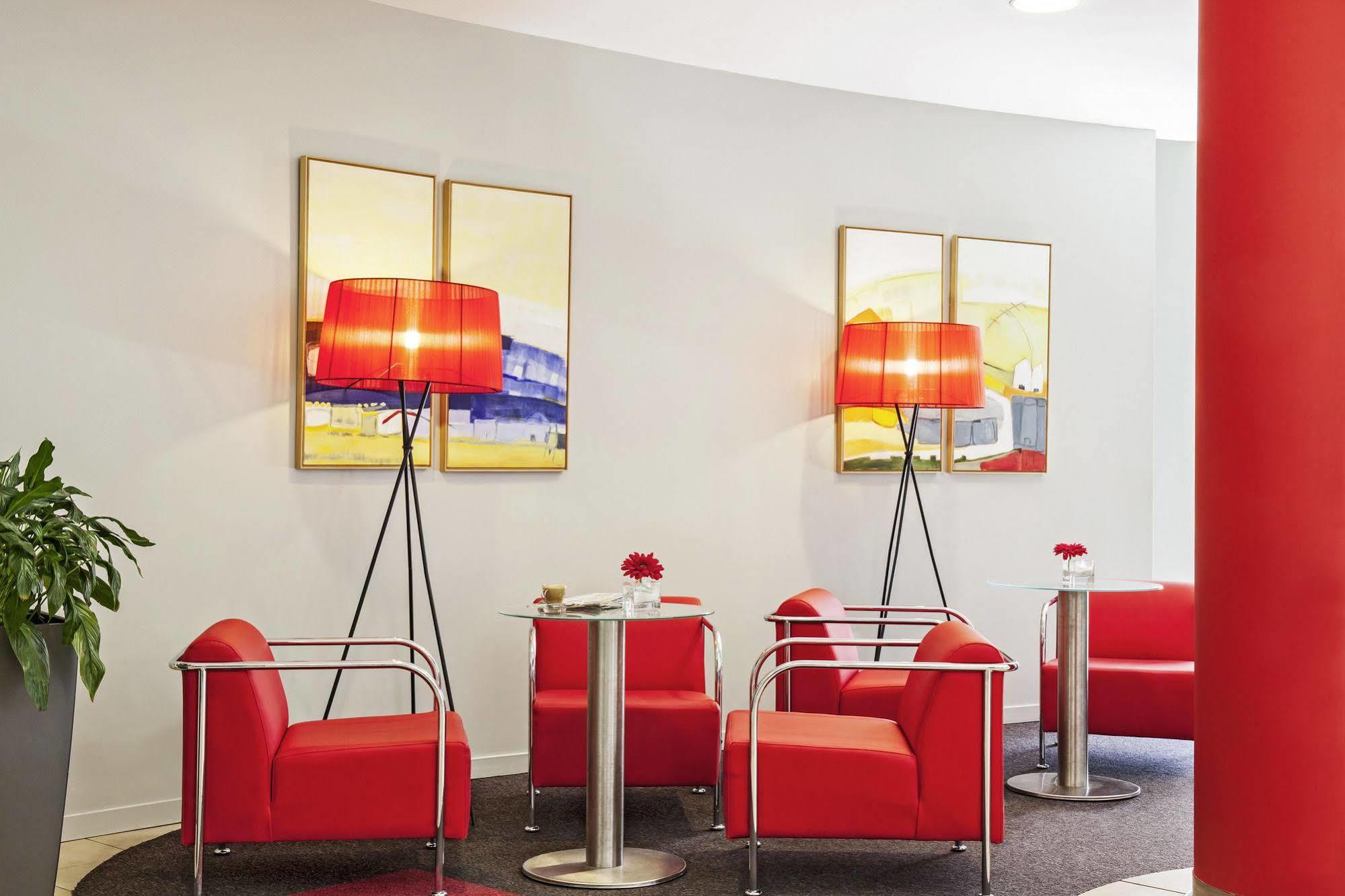 Hotel Ibis Barcelona Molins De Rei Exteriér fotografie