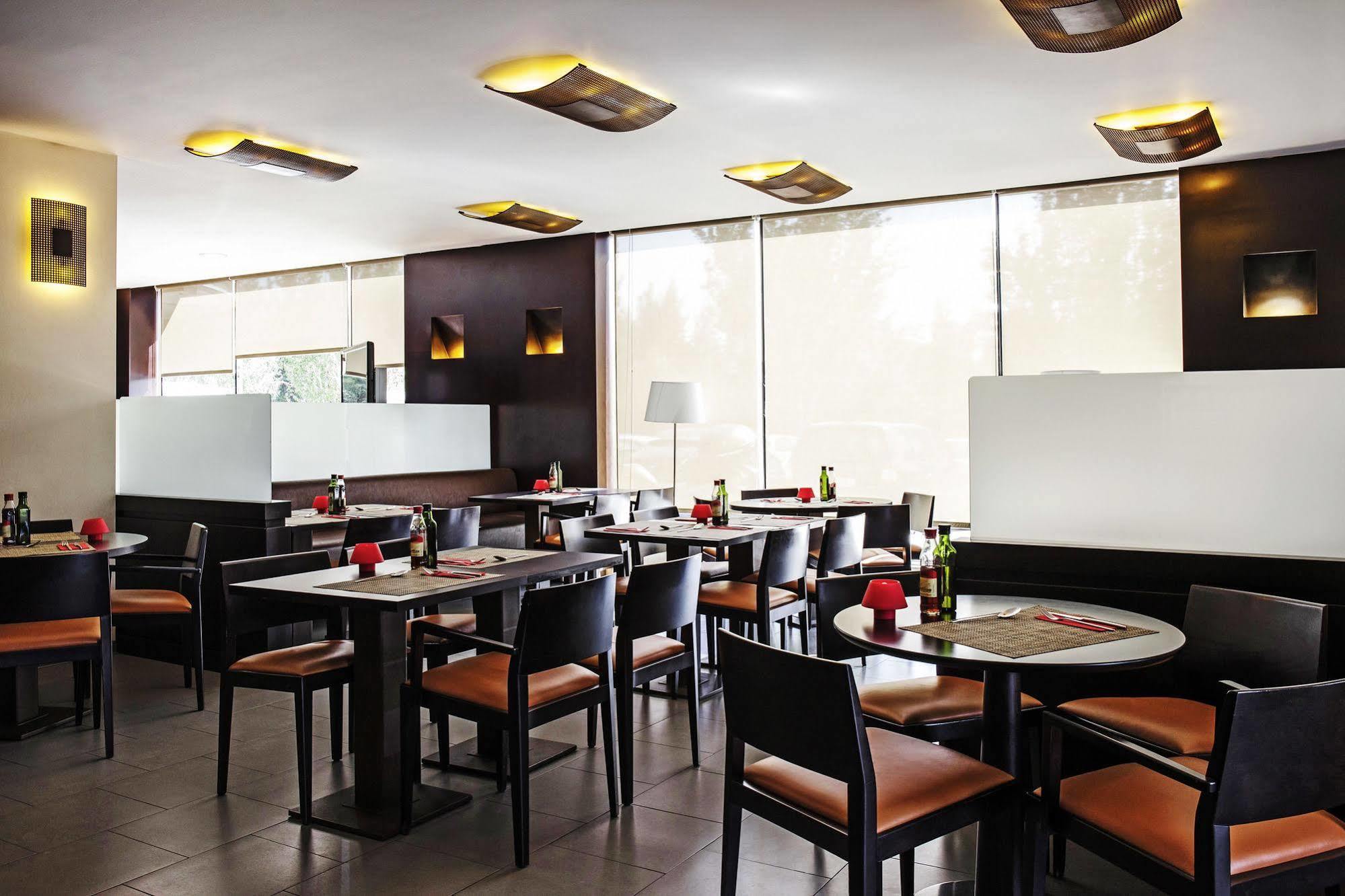 Hotel Ibis Barcelona Molins De Rei Exteriér fotografie