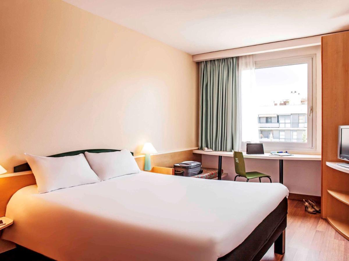 Hotel Ibis Barcelona Molins De Rei Exteriér fotografie